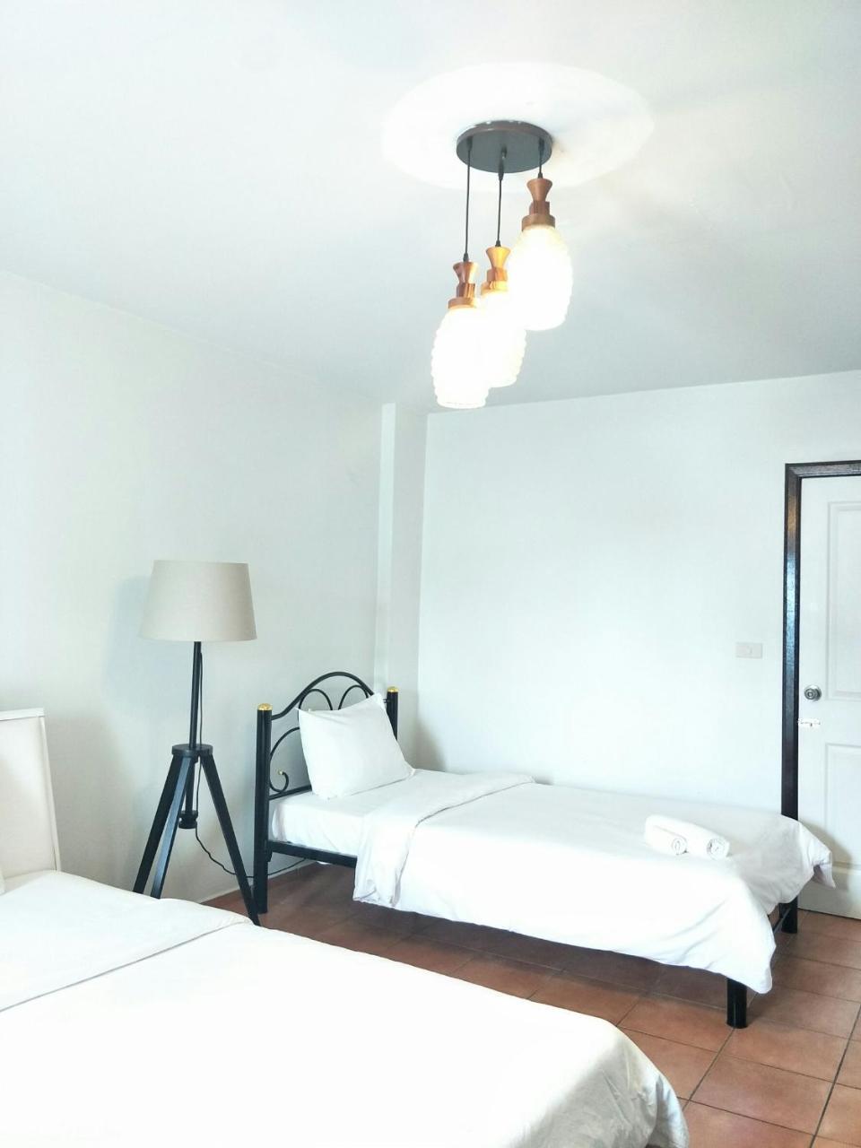 Lomsabai Apartments Bang Saen Exterior photo