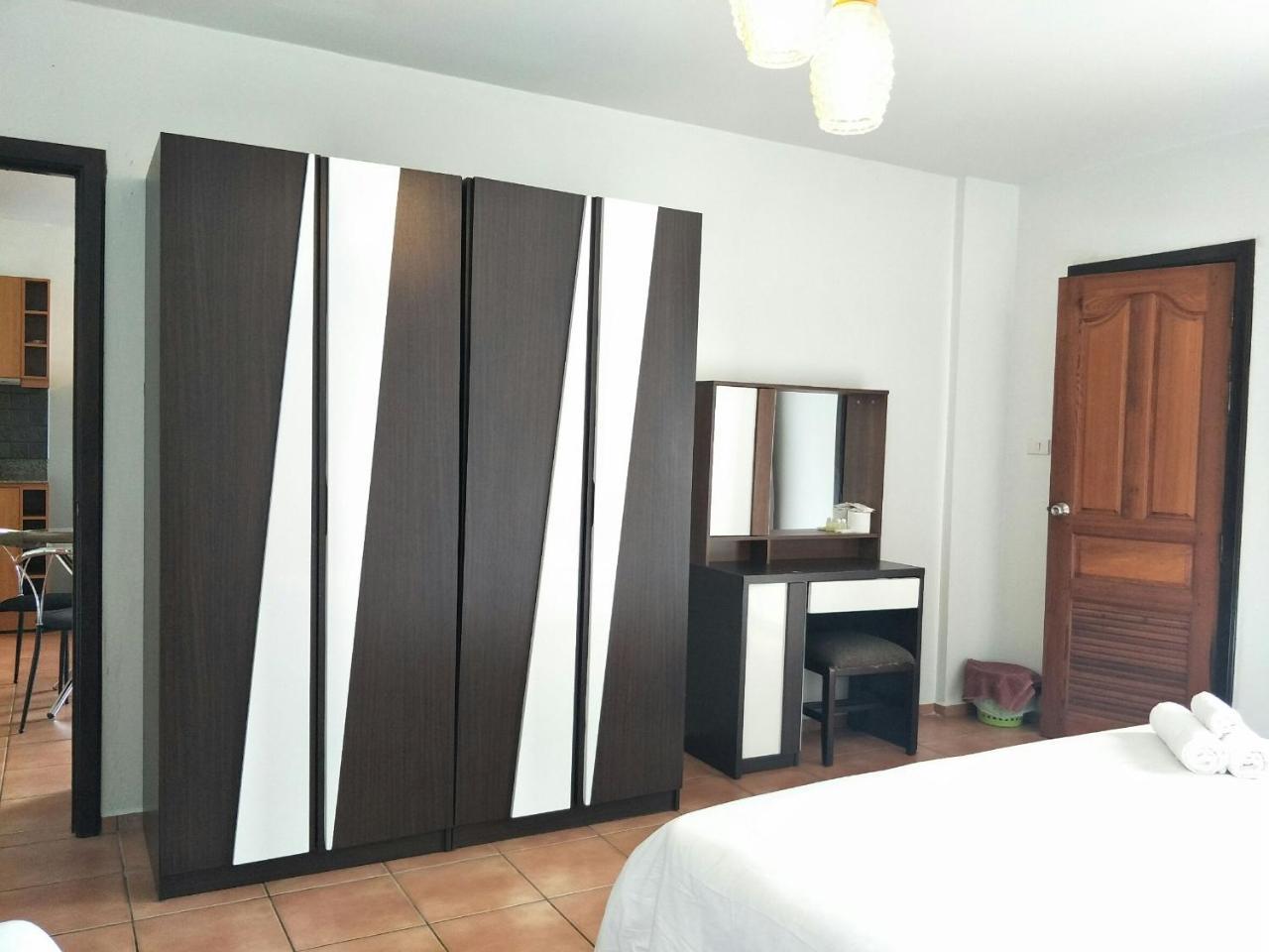 Lomsabai Apartments Bang Saen Exterior photo