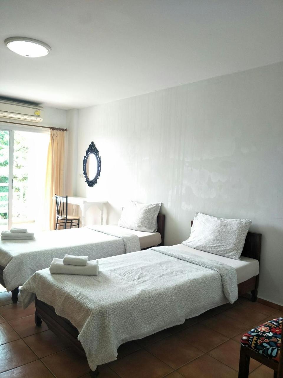 Lomsabai Apartments Bang Saen Exterior photo