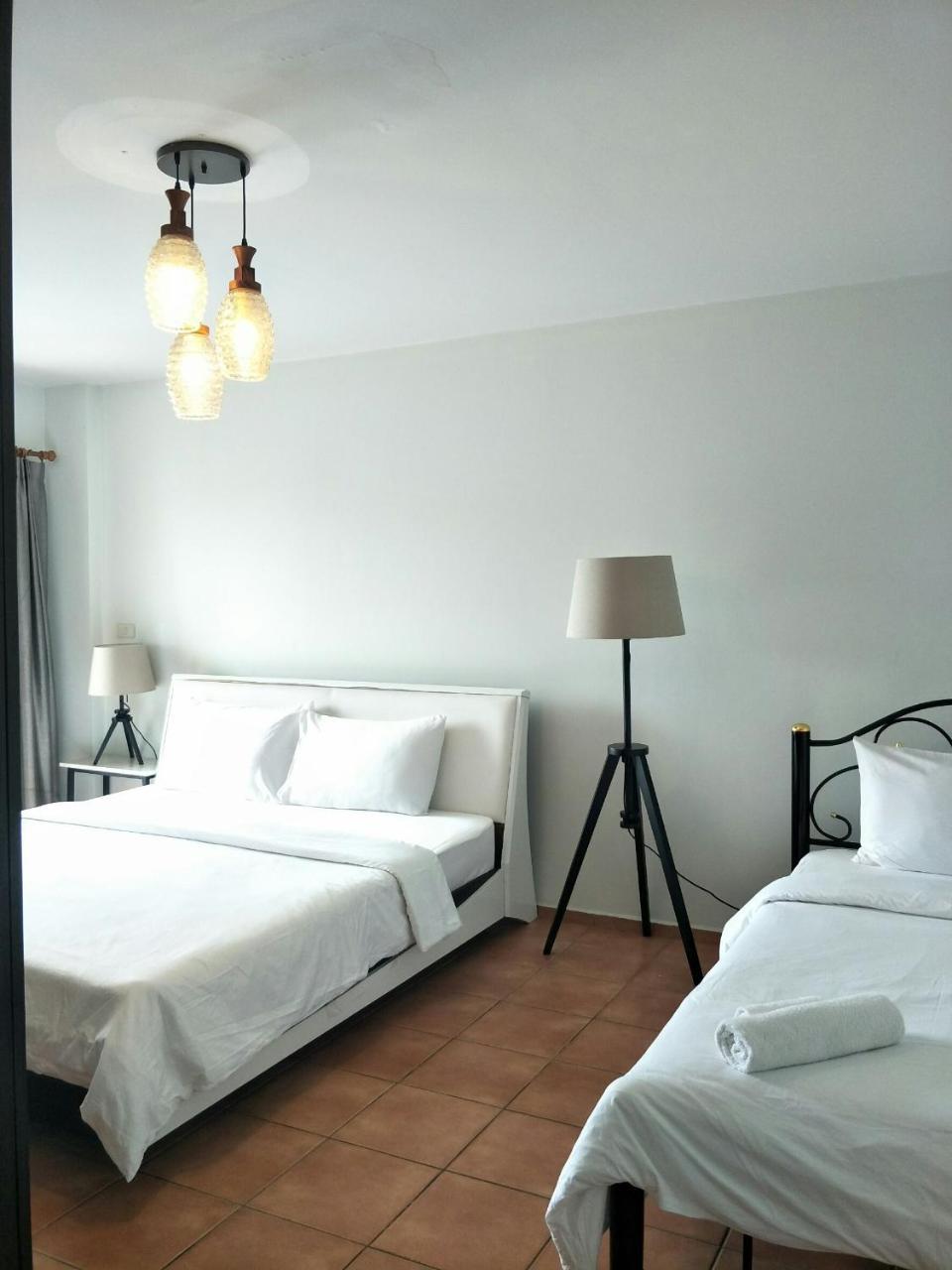 Lomsabai Apartments Bang Saen Exterior photo