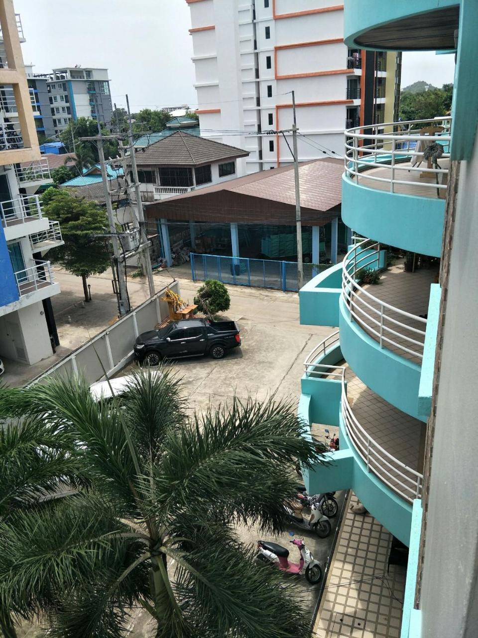 Lomsabai Apartments Bang Saen Exterior photo