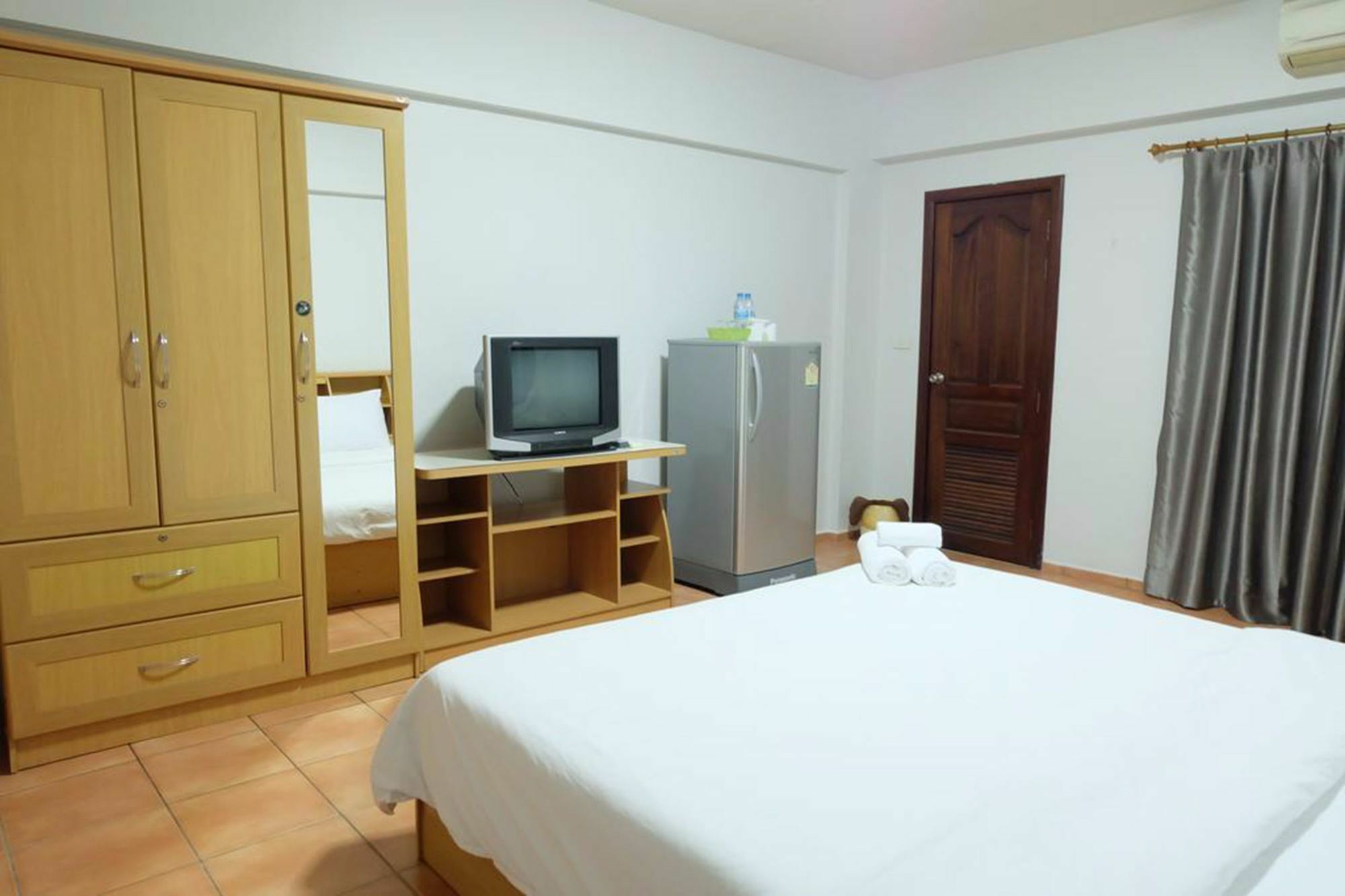 Lomsabai Apartments Bang Saen Exterior photo