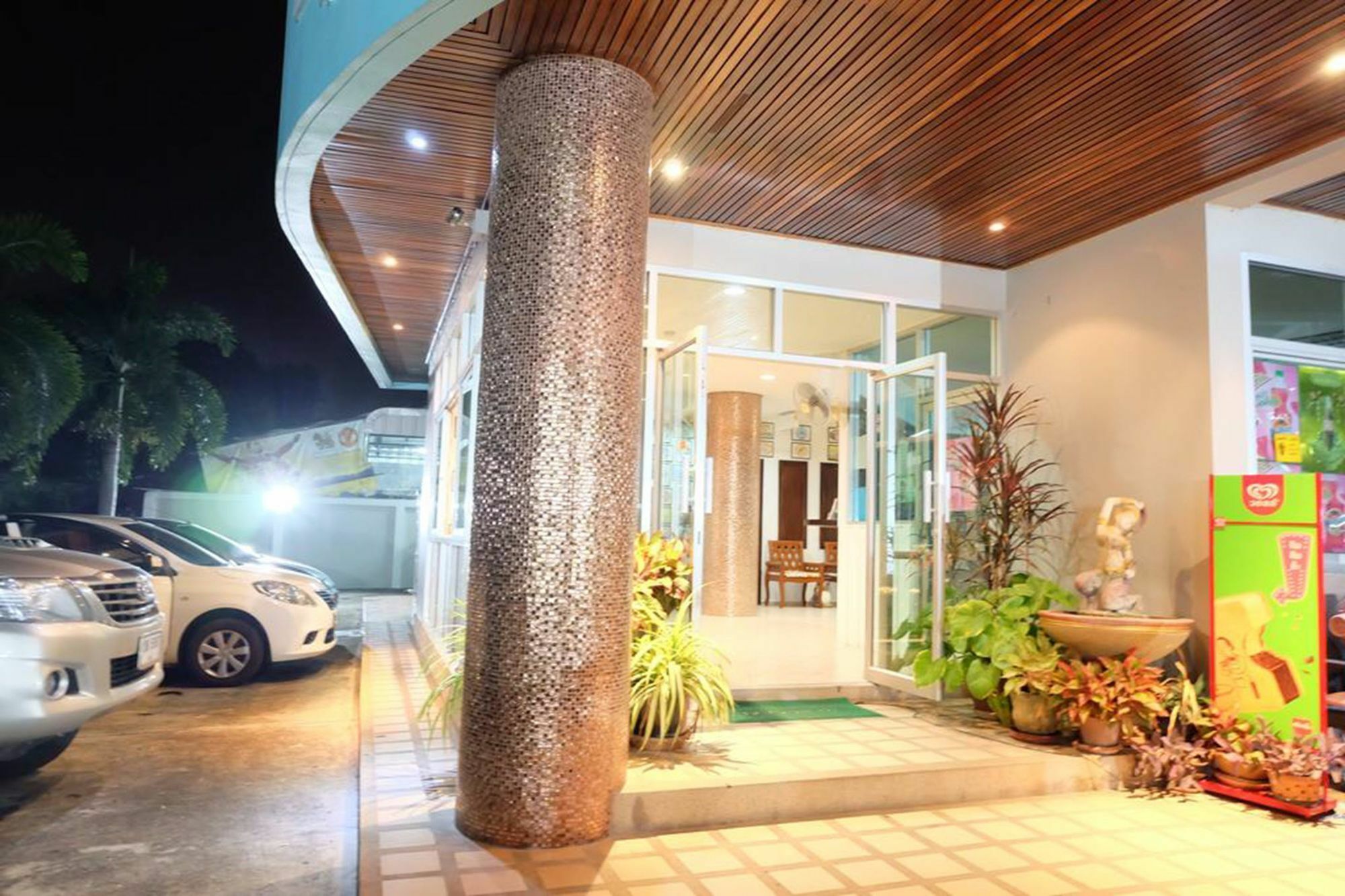 Lomsabai Apartments Bang Saen Exterior photo
