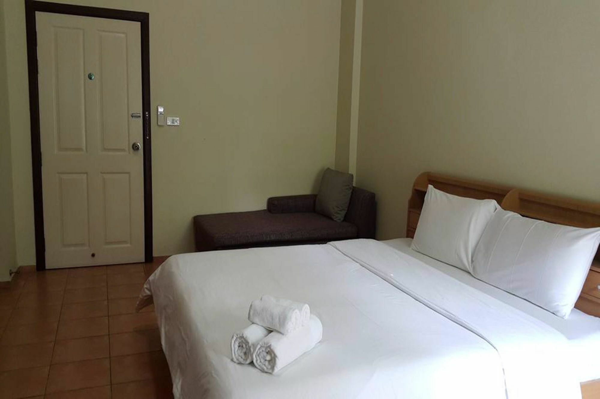 Lomsabai Apartments Bang Saen Exterior photo