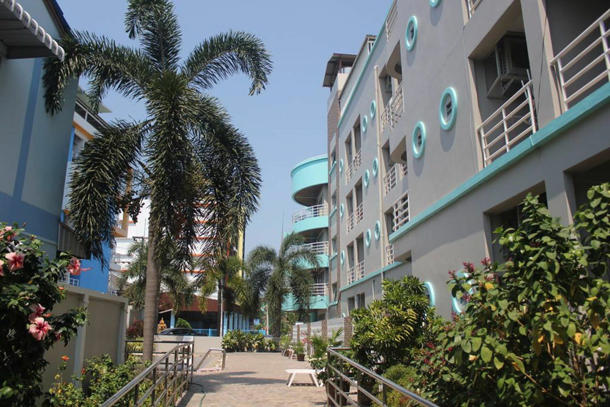Lomsabai Apartments Bang Saen Exterior photo
